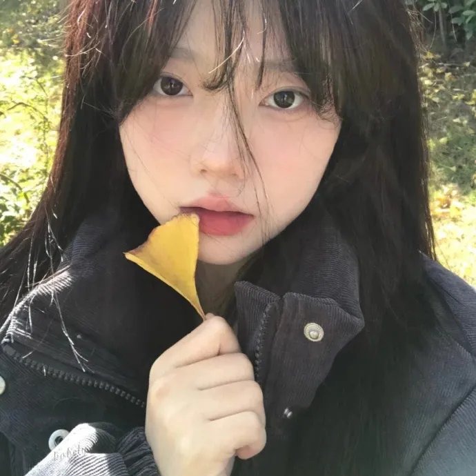 庭院里的女人